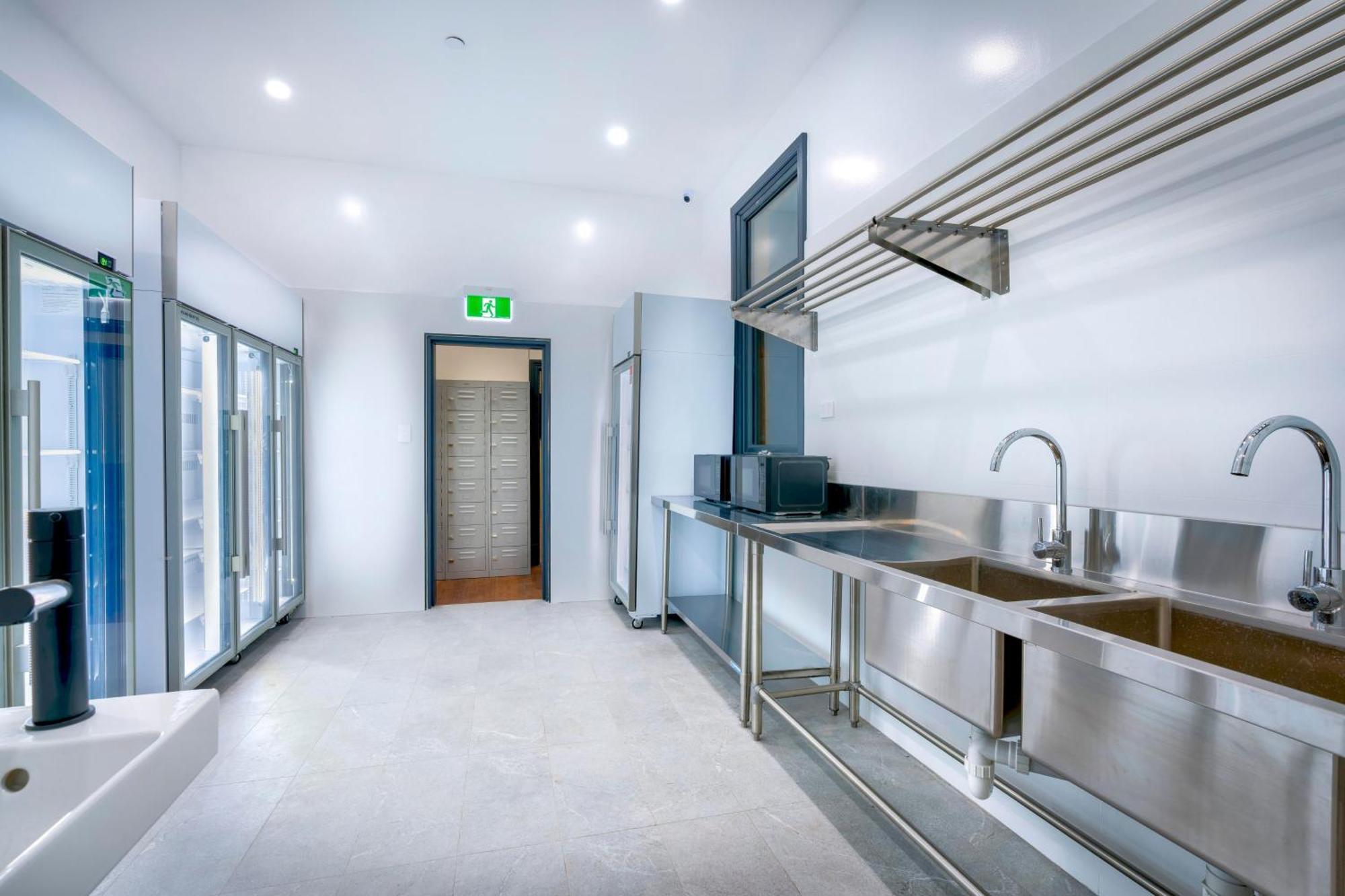 Capsule Hostel Perth - Note - Valid Passport Required To Check-In — Photos 2
